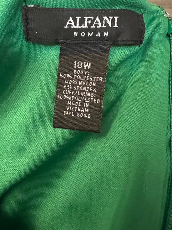 Alfani Green Lace floral long tiered sleeve dress size 18W EUC - Picture 7 of 8